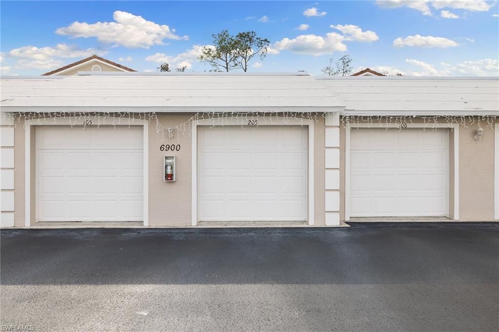 6900 Dennis Cir, Unit J-205, Naples, FL 34104 Photo