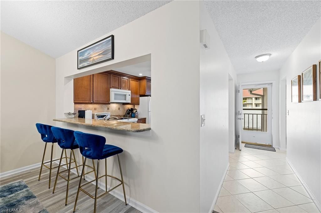 6900 Dennis Cir, Unit J-205, Naples, FL 34104 Photo