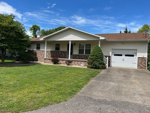 287 N Meadowlark Drive, Williamstown, WV 26187