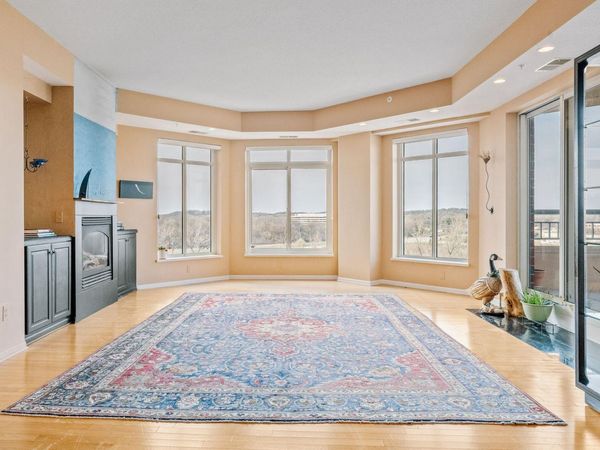 8301 Creekside Circle, Unit 560, Bloomington, MN 55437