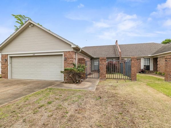 109 N Stonebridge Cove, West Memphis, AR 72301