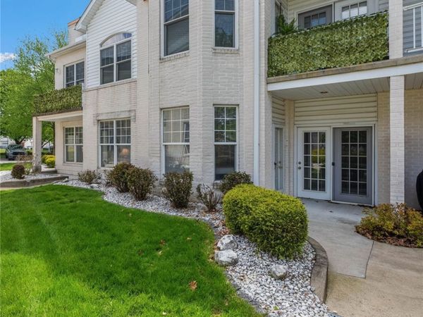 212 Adams Pointe Blvd, Unit 7, Mars, PA 16046