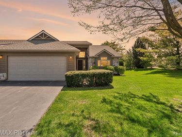 1127 Steph Steph Lane , Brighton, MI 48116