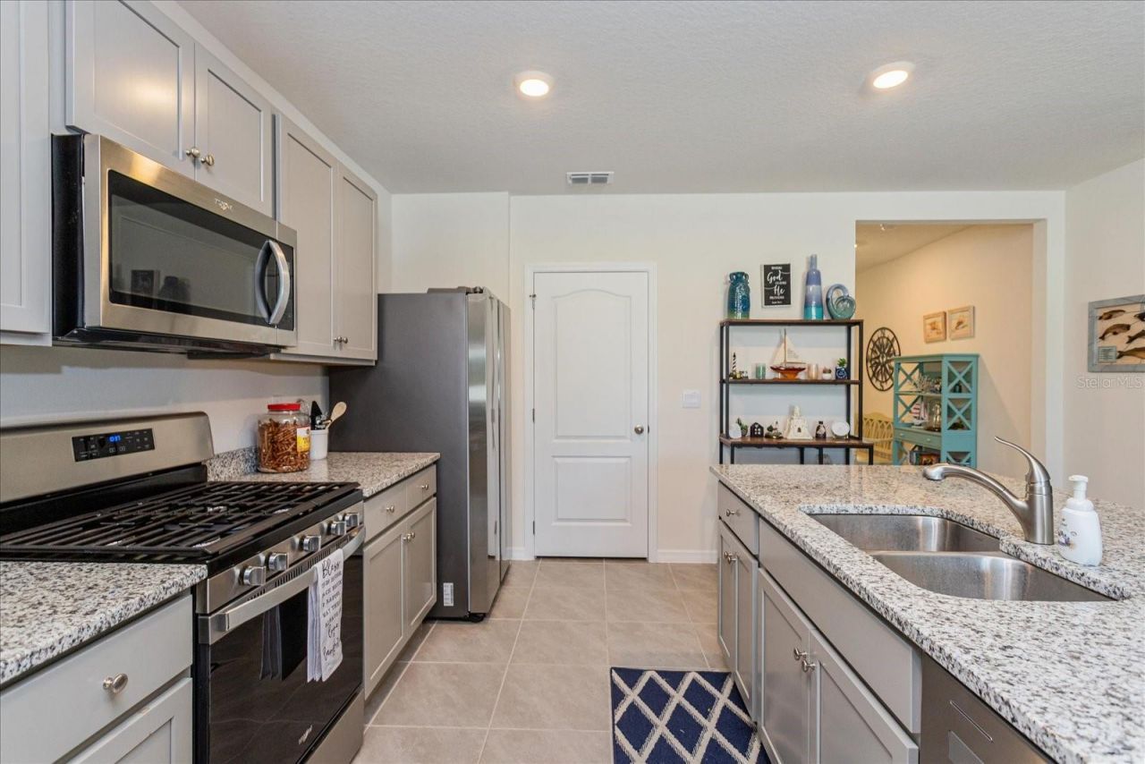 6358 Sanders Grove Circle, Okahumpka, FL 34762 Photo