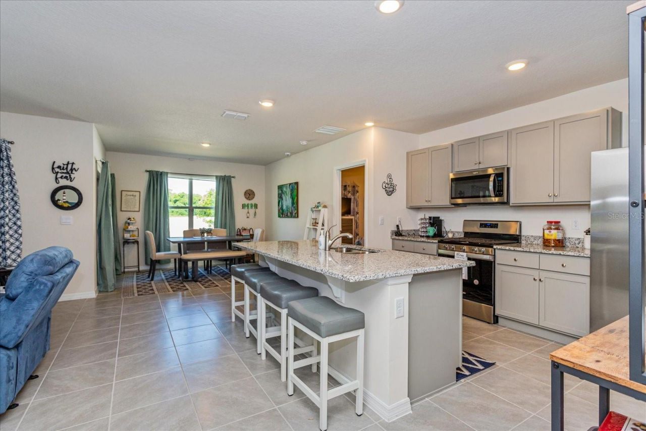 6358 Sanders Grove Circle, Okahumpka, FL 34762 Photo