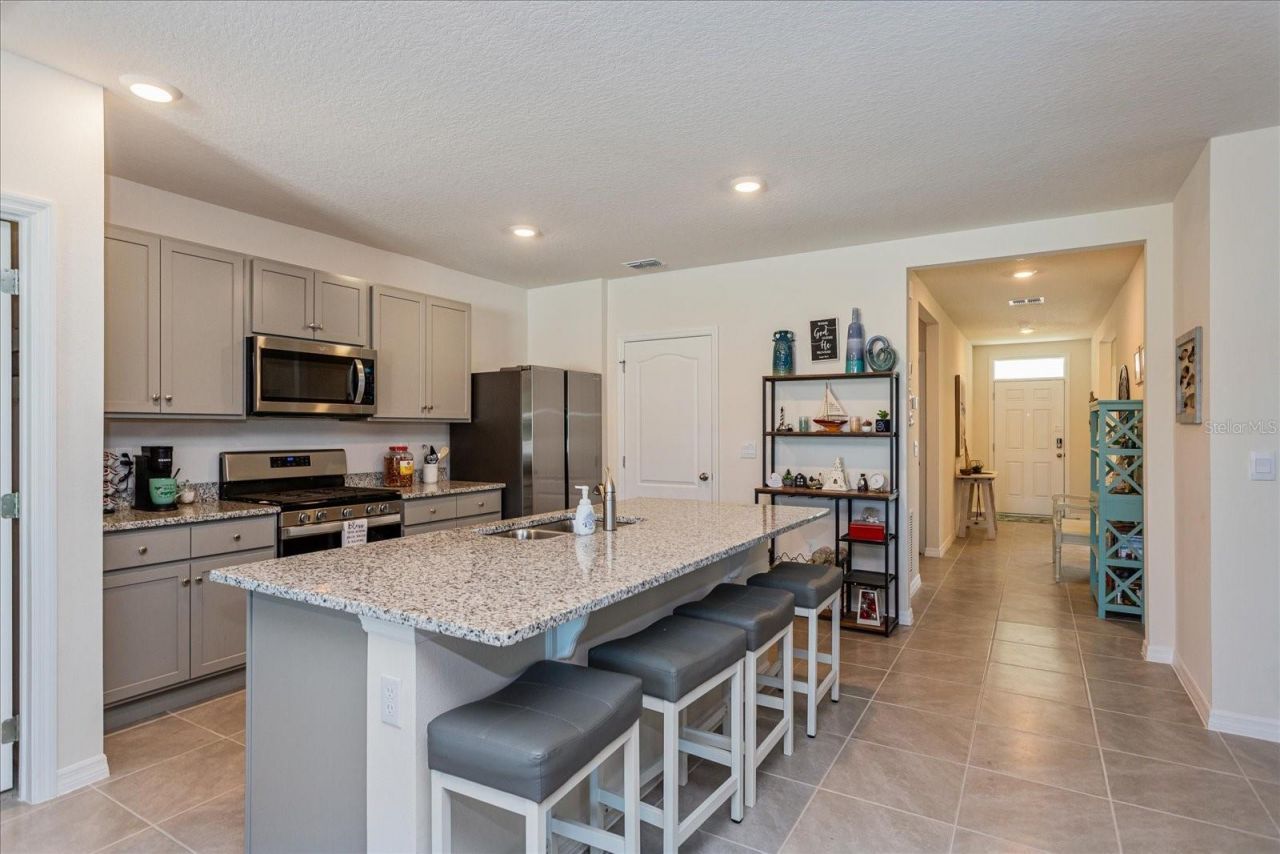 6358 Sanders Grove Circle, Okahumpka, FL 34762 Photo
