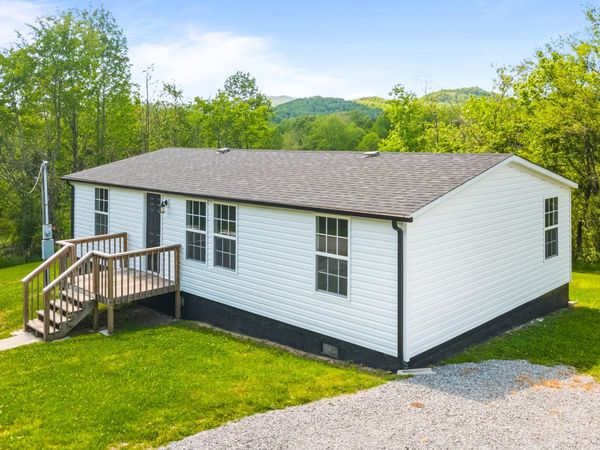 1958 Branam Hill Rd, Jellico, TN 37762