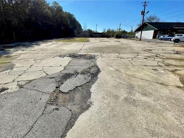 650 Roberts Drive , Riverdale, GA 30274