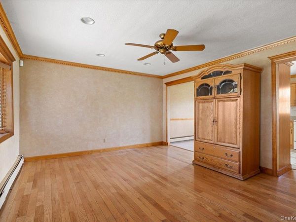 51 Louis Drive , Farmingdale, NY 11735