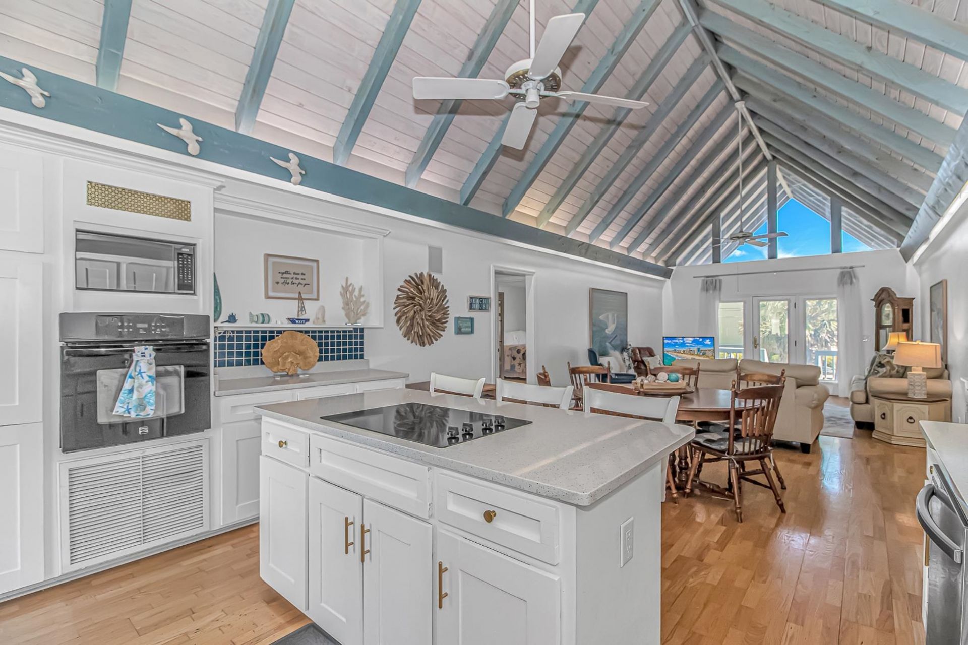 4801 Lake Dr.  Photo 13