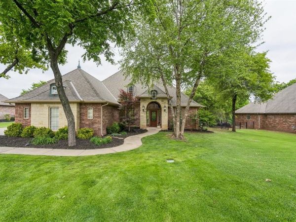 8802 Belcaro Drive, Edmond, OK 73034