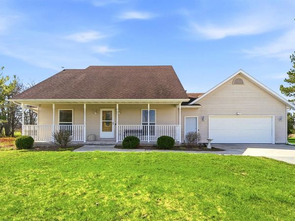 10013 MIDDLE ROAD, Manitowoc, WI 54220