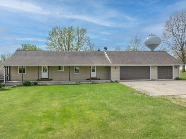 1116 E 6th Street , Vinton, IA 52349