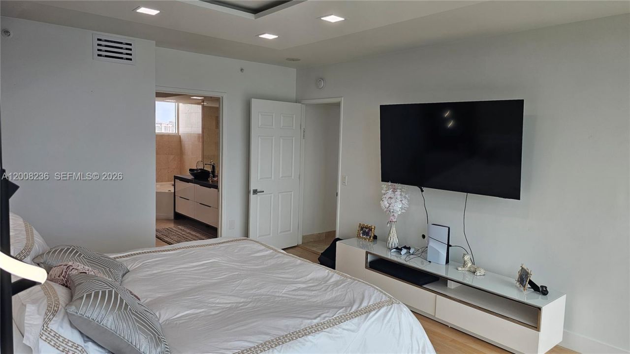 3370 Hidden Bay Dr, Unit 2415, Aventura, FL 33180 Photo