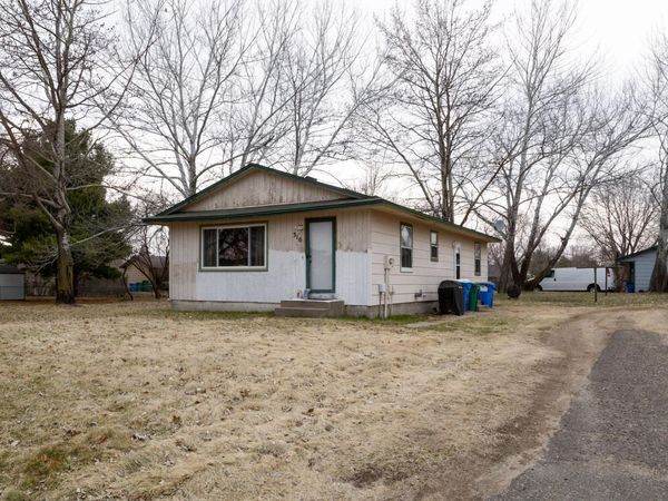 310 18th Avenue SE, Cambridge, MN 55008