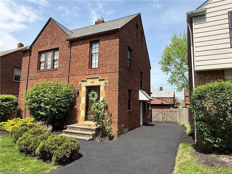 3881 Grenville Road, University Heights, OH 44118 Photo 2