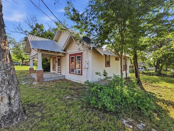 908 S Rice Street, Hamilton, TX 76531