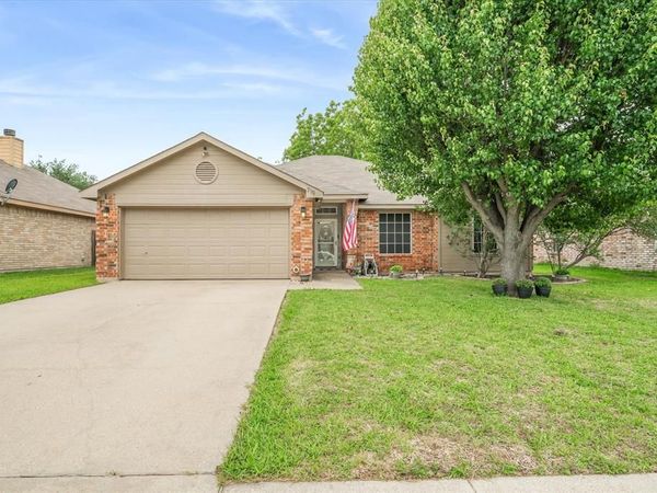 719 Stacie Lane , Seagoville, TX 75159