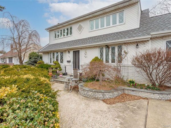 175 Wickfield Lane , North Babylon, NY 11703