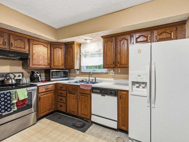 5203 Quincy Drive, Columbus, OH 43232 Photo 13