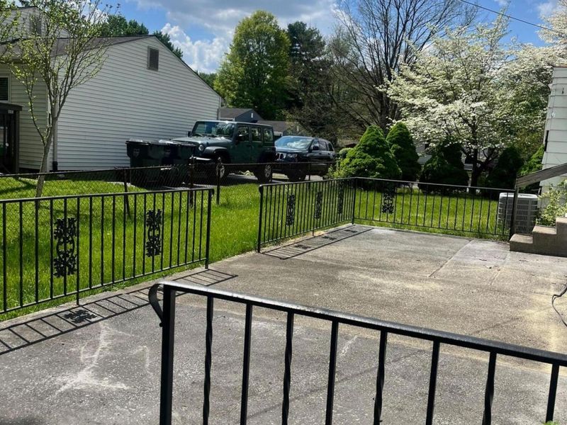 5203 Quincy Drive, Columbus, OH 43232 Photo 3