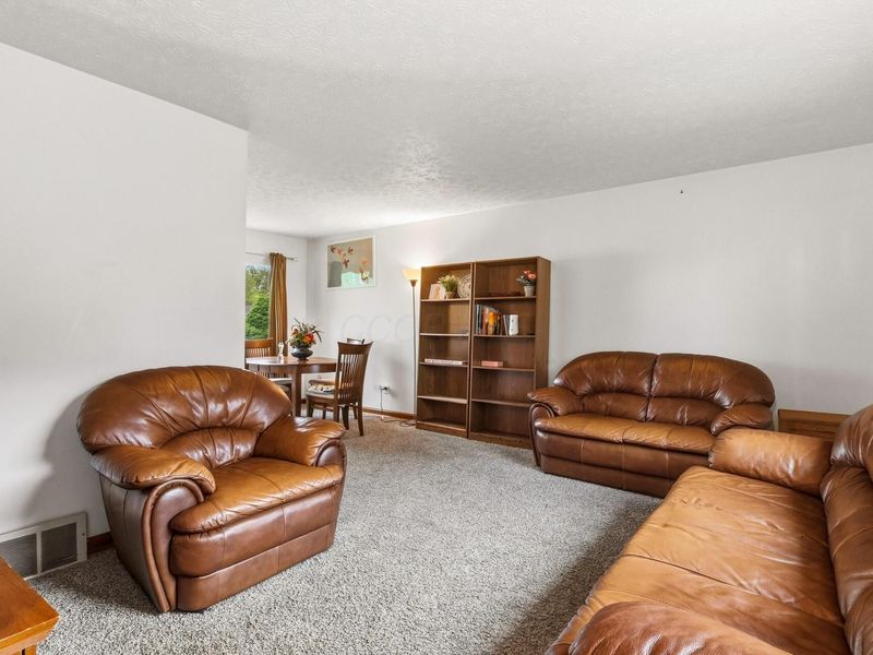 5203 Quincy Drive, Columbus, OH 43232 Photo 5