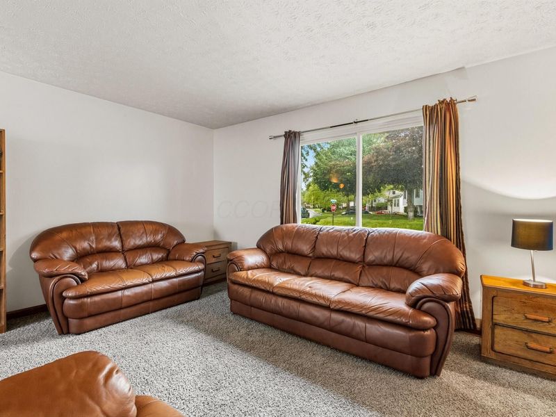 5203 Quincy Drive, Columbus, OH 43232 Photo 7