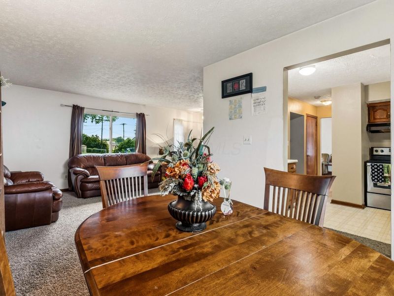 5203 Quincy Drive, Columbus, OH 43232 Photo 9