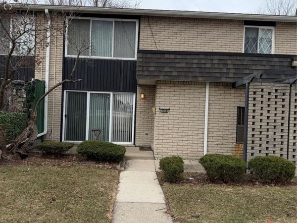 8237 Kennedy Circle, Warren, MI 48093