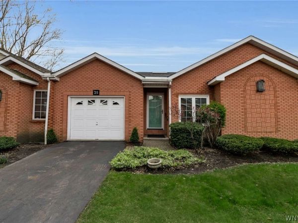 25 Woodpointe Run , Williamsville, NY 14221