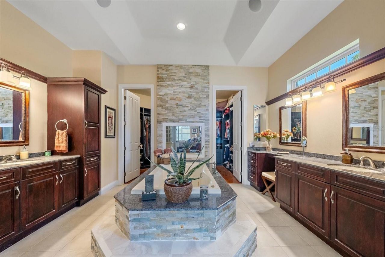 1615 Heritage Drive, Valrico, FL 33594 Photo