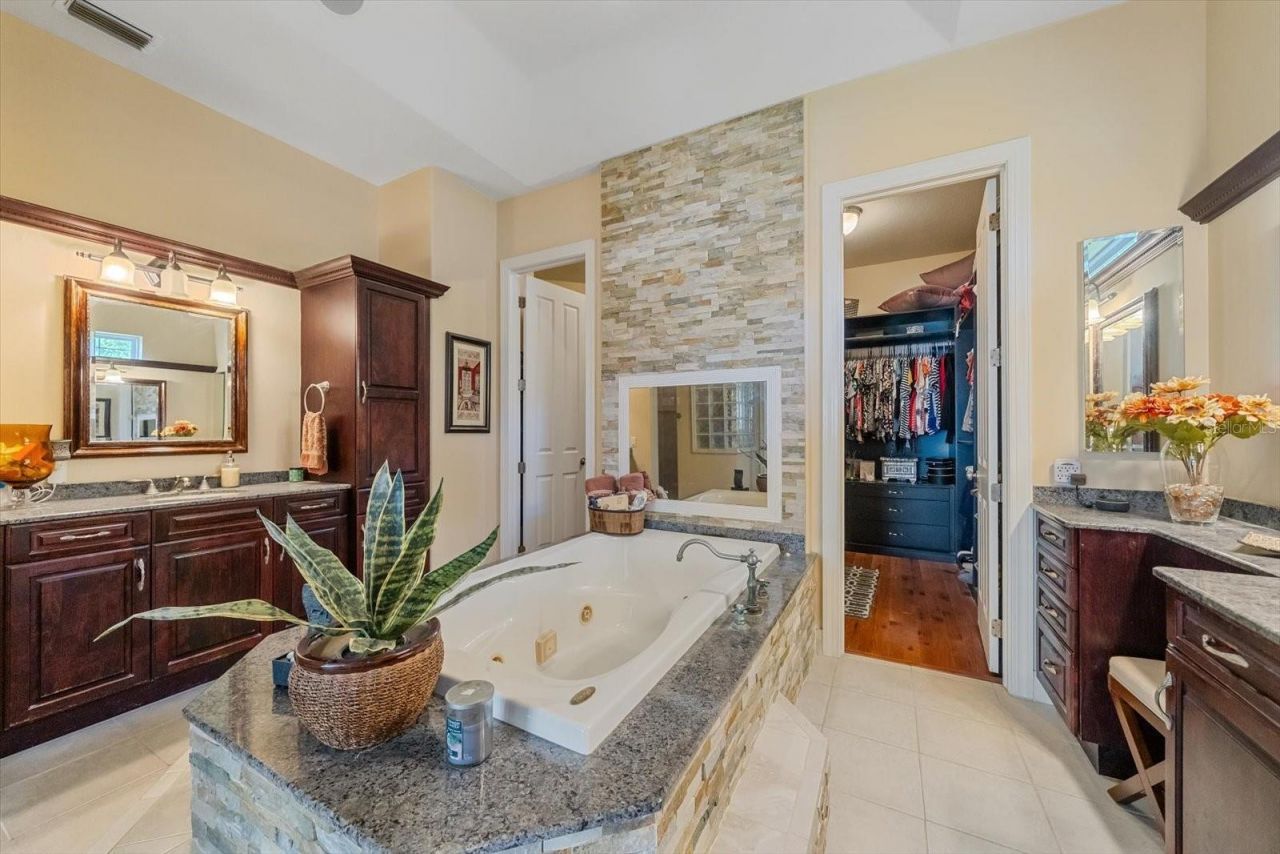 1615 Heritage Drive, Valrico, FL 33594 Photo