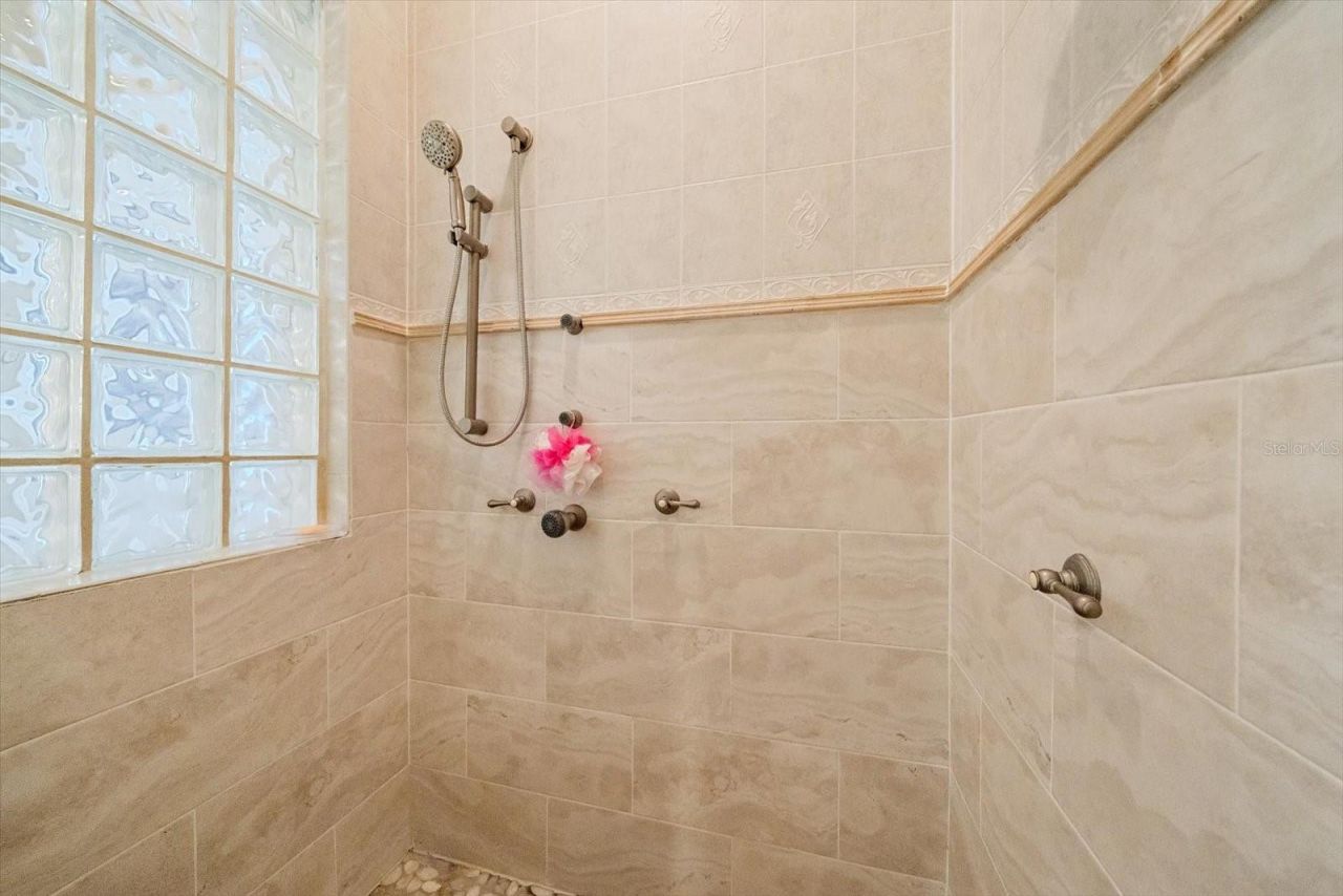 1615 Heritage Drive, Valrico, FL 33594 Photo