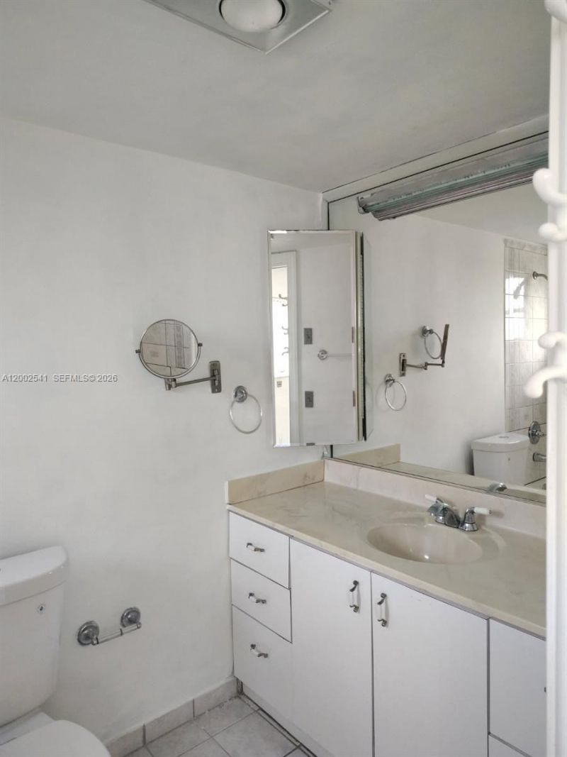 200 NE 12th Ave, Unit 1C, Hallandale Beach, FL 33009 Photo