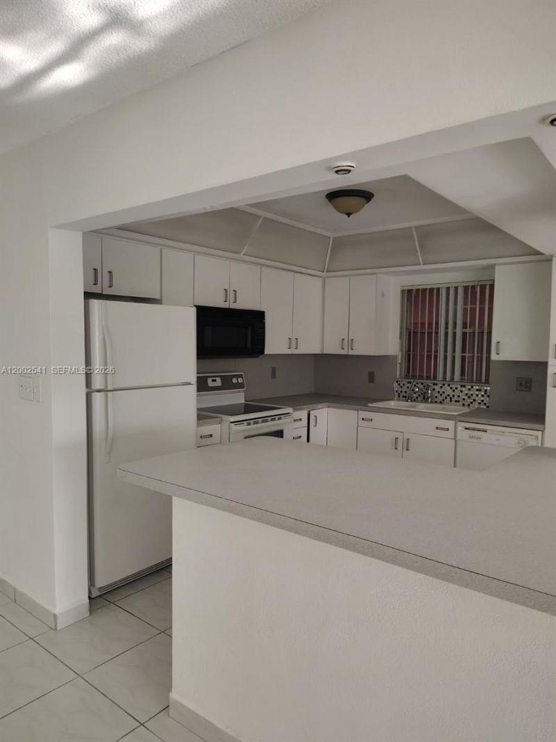 200 NE 12th Ave, Unit 1C, Hallandale Beach, FL 33009 Photo