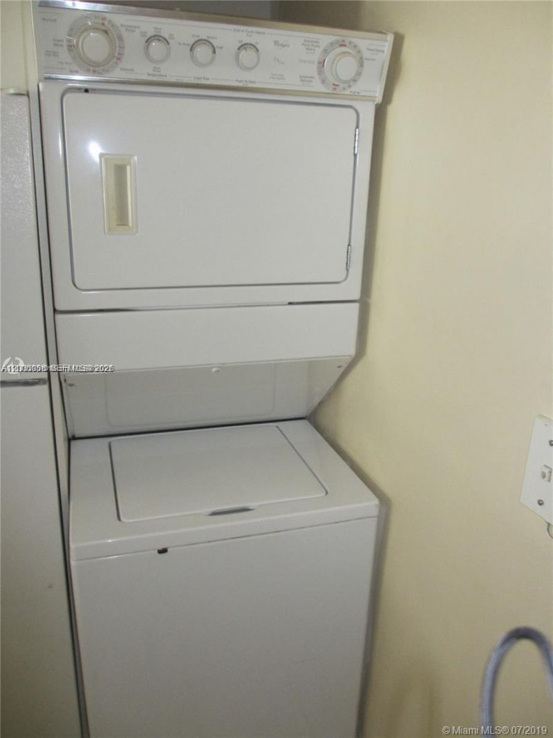 5091 NW 7th St, Unit 807, Miami, FL 33126 Photo