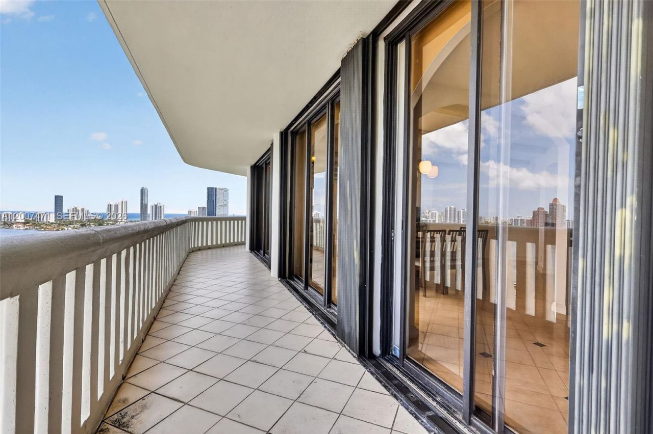 3000 Island Blvd, Unit 2305, Aventura, FL 33160 Photo