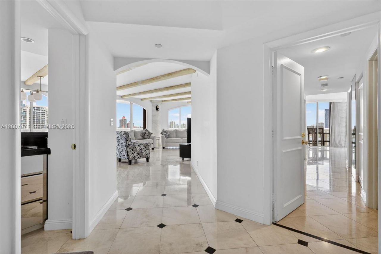 3000 Island Blvd, Unit 2305, Aventura, FL 33160 Photo