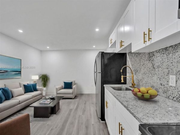 5740 Mayo St , Hollywood, FL 33023