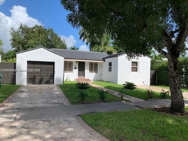 931 NE 81st St , Miami, FL 33138