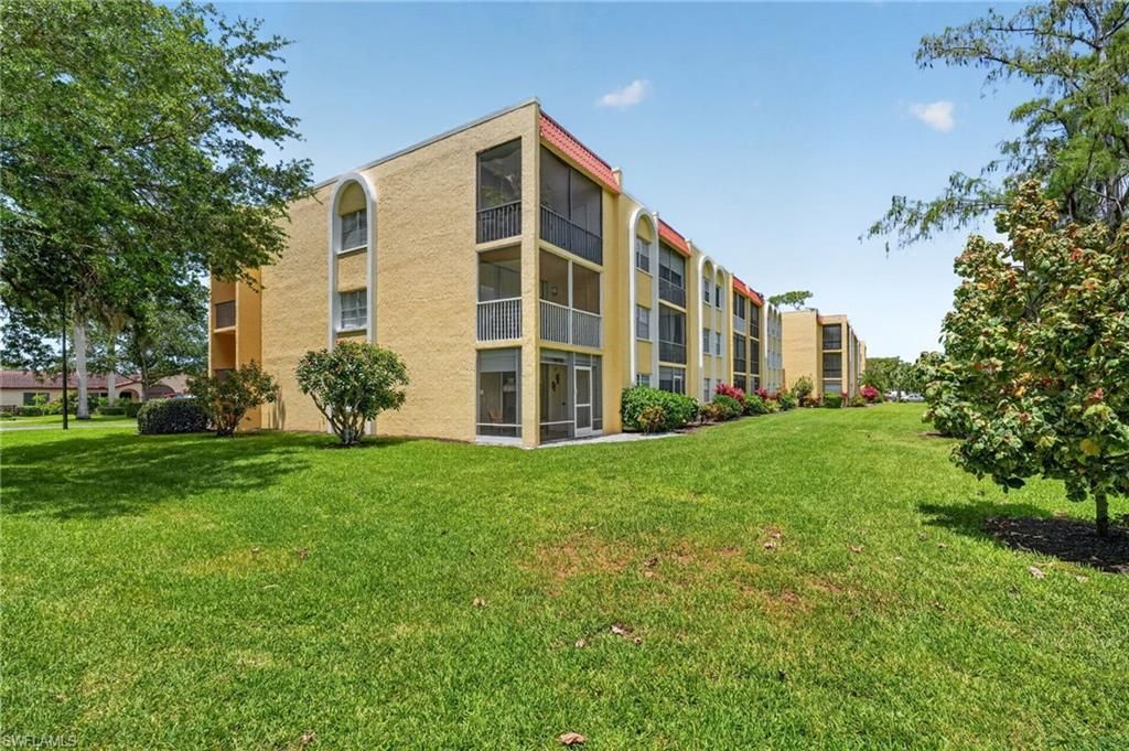 1084 Forest Lakes Dr, Unit 7205, Naples, FL 34105 Photo