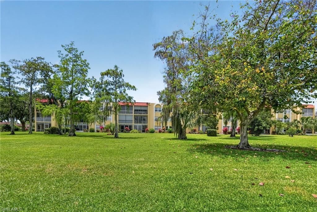 1084 Forest Lakes Dr, Unit 7205, Naples, FL 34105 Photo