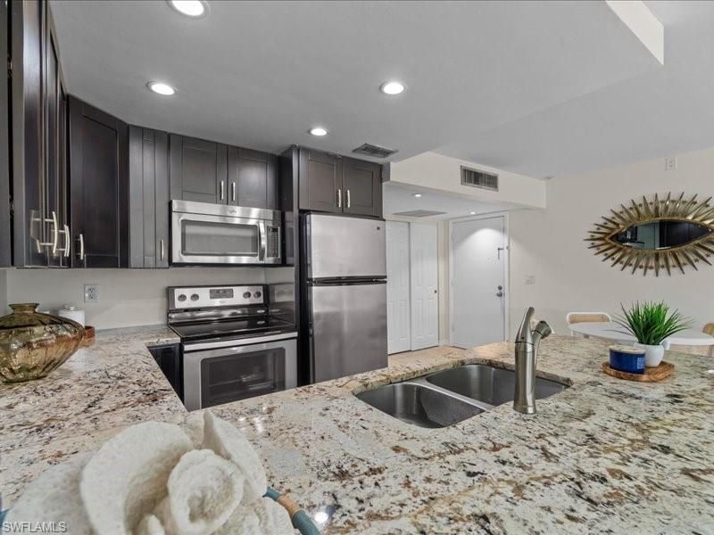 1084 Forest Lakes Dr, Unit 7205, Naples, FL 34105 Photo