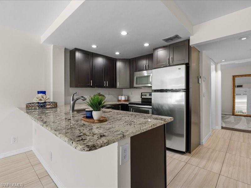 1084 Forest Lakes Dr, Unit 7205, Naples, FL 34105 Photo