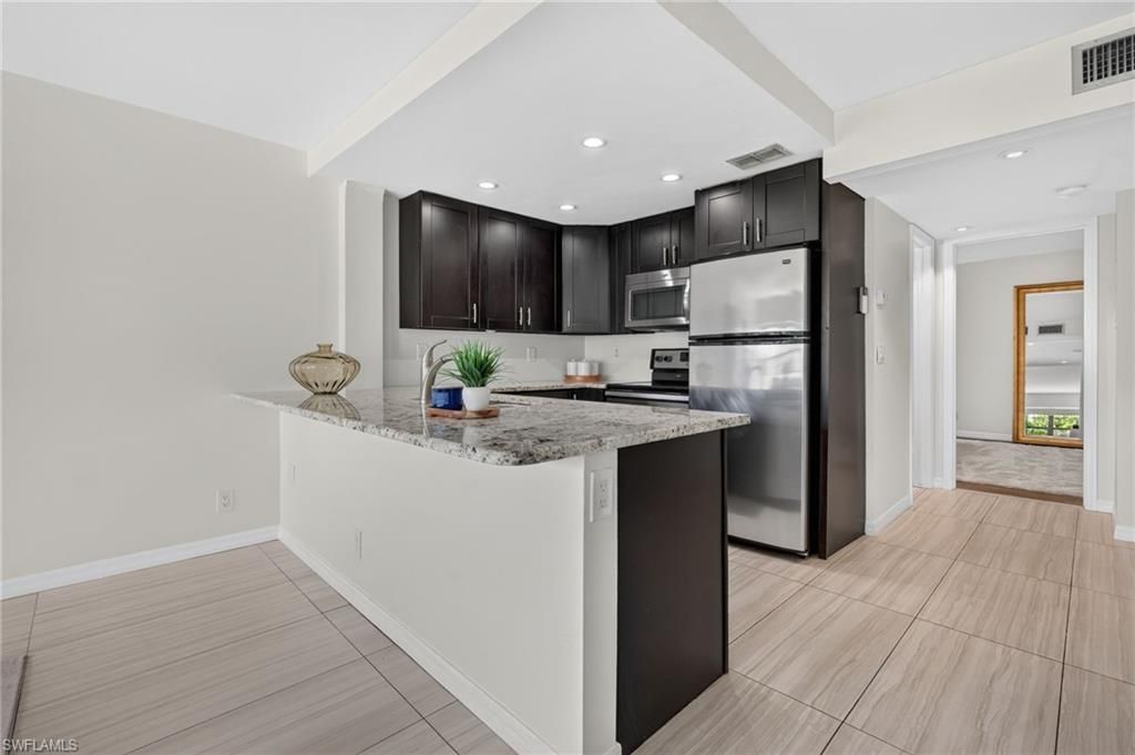 1084 Forest Lakes Dr, Unit 7205, Naples, FL 34105 Photo