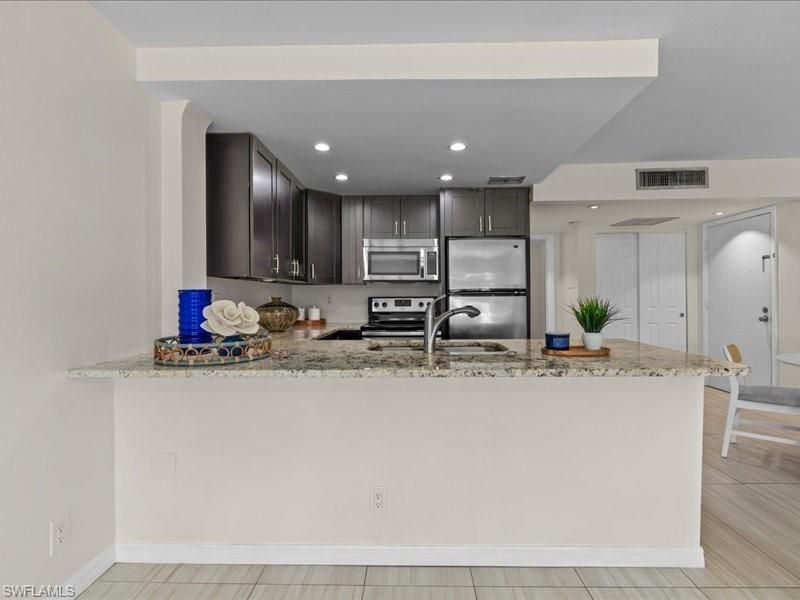 1084 Forest Lakes Dr, Unit 7205, Naples, FL 34105 Photo