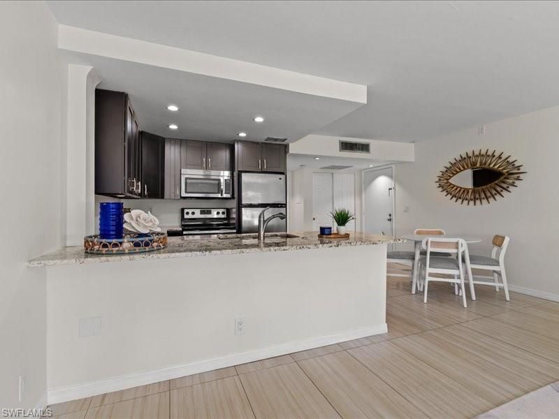 1084 Forest Lakes Dr, Unit 7205, Naples, FL 34105 Photo