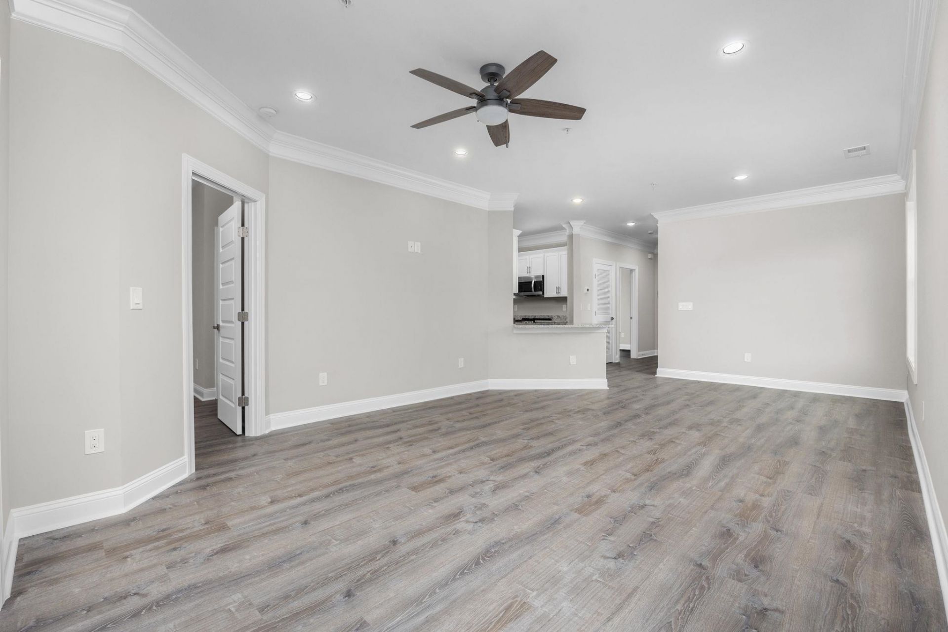 627 Bonaventure Dr.  Photo 5