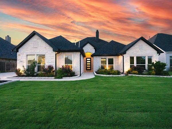 1024 Whisper Willows Drive, Fort Worth, TX 76052