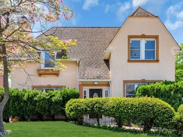 297 Hamilton Pl, Hackensack, NJ 07601